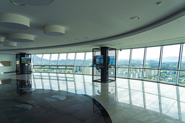 빛가람전망대는 나주 풍경을 360도로 감상할 수 있는 곳이다.