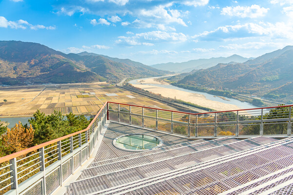 스타웨이하동. 가장 대표적인 전망대, 섬진강과 악양평야가 한눈에 들어온다.