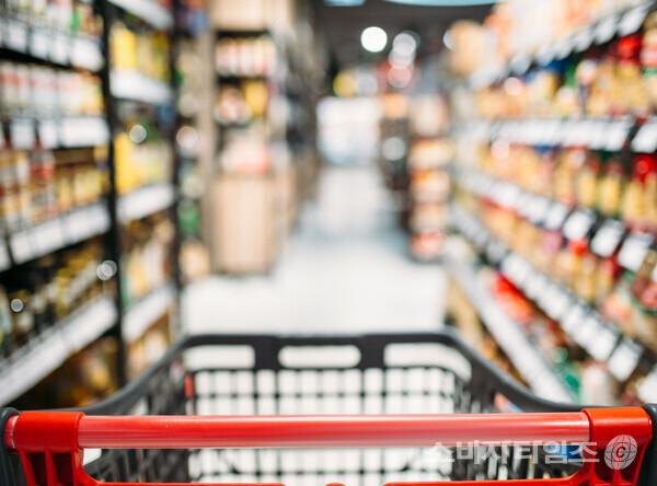 한산한 대형마트 모습