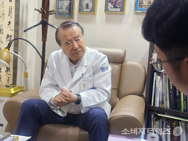 박상동 동서한방병원장과 소비자타임즈 기자와의 일문일답.