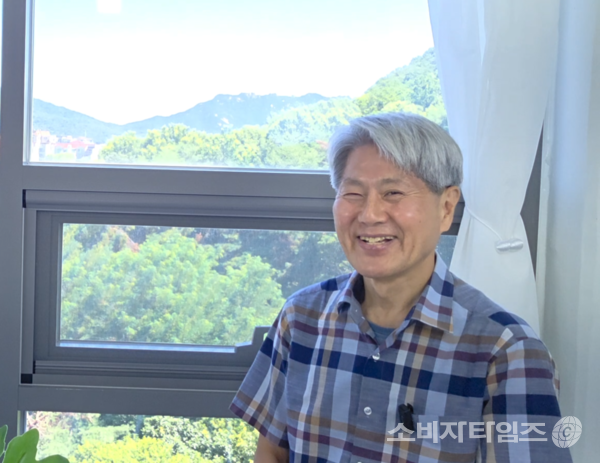 윤석열 전 대통령의 명예를 훼손한 혐의로 지난해 6월 구속됐던 신학림 전 전국언론노조위원장이 인터뷰에서 서울구치소 체험담을 털어놓았다./자료제공=김승옥 언론인