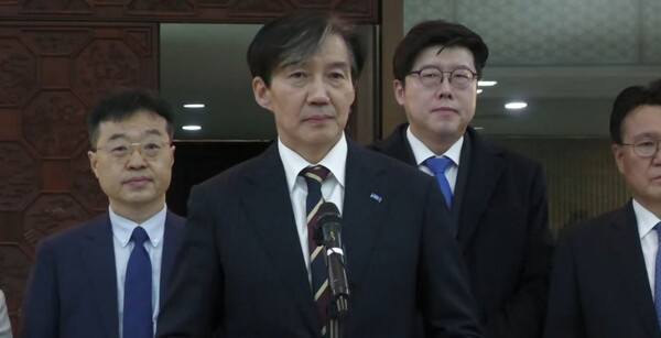 조국 조국혁신당 대표가 윤석열 대통령 탄핵소추안 발의와 관련해 브리핑을 하고 있다 / 캡쳐 = 조국혁신당 유튜브