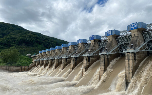 춘천댐 방류 / 자료제공 = 한국수력원자력