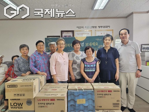 시설방문 후 전달식 기념촬영을 하고 있다.(사진/아산시 제공)