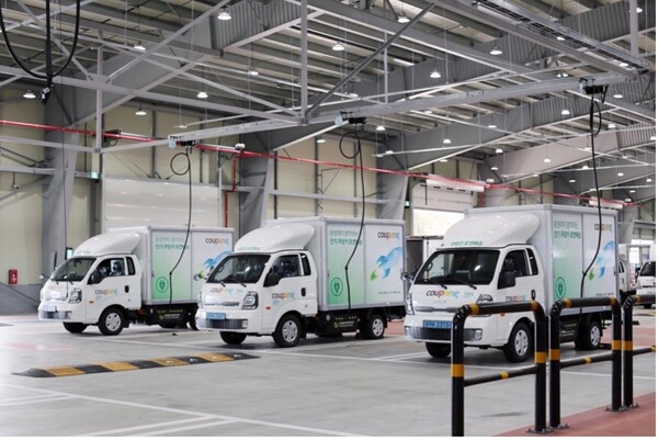 제주3캠프 전기차 통합 배송센터 캠프 내에서 쿠팡카를 충전하고 있는 모습 / 자료제공 = 쿠팡