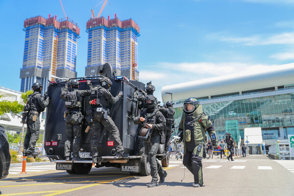 2024년 경찰과 관계기관들이 대테러 훈련을 하고 있는 모습 / 자료제공 = 부산경찰청